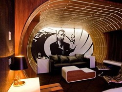 Kamar Hotel Romantis di Paris Bertema James Bond