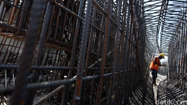 Melihat Pembuatan Beton untuk Proyek LRT Palembang