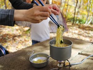 Panci Cup Noodle Terbatas Dijual untuk Rayakan Hari Gunung Pertama di Jepang