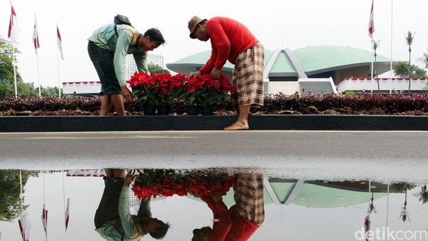 Gedung DPR Dicat Ulang