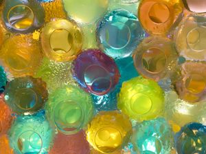 Rawan Tersangkut di Saluran Tubuh, Awasi Anak Saat Main Water Beads