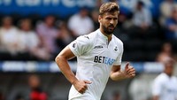 Penyerang Swansea City, Fernando Llorente, dikabarkan bakal bergabung denga Chelsea. Kesepakatan sudah dicapai antara kedua klub (Jordan Mansfield/Getty Images)