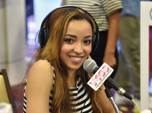 Penyanyi Tinashe Jawab Rumor Pacaran dengan Calvin Harris Penyanyi Tinashe Jawab Rumor Pacaran dengan Calvin Harris