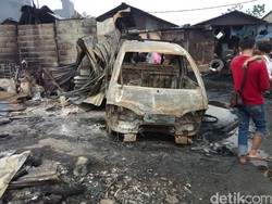 Api Sudah Padam, Kebakaran di Pondok Bambu Juga Hanguskan 4 Mobil