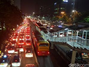 Ruas MT Haryono Arah Cawang Masih Macet, ini Penampakannya