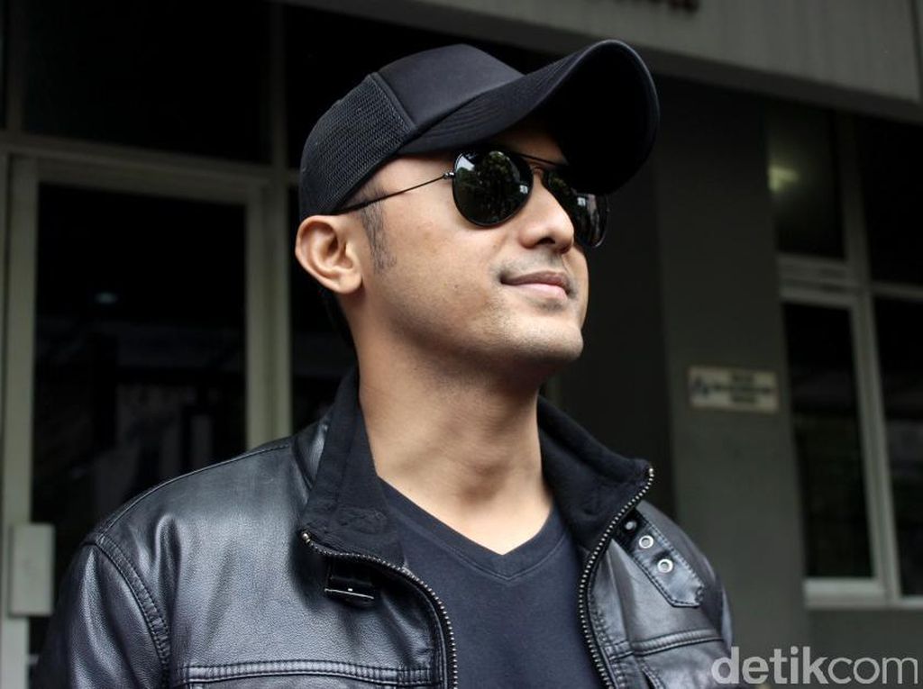Artis Hengky Kurniawan Daftar Pilbup Bandung Barat Lewat Demokrat Artis Hengky Kurniawan Daftar Pilbup Bandung Barat Lewat Demokrat