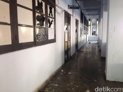 Penampakan Kerusakan Balai Kota Makassar Efek Bentrokan Satpol PP dan Polisi