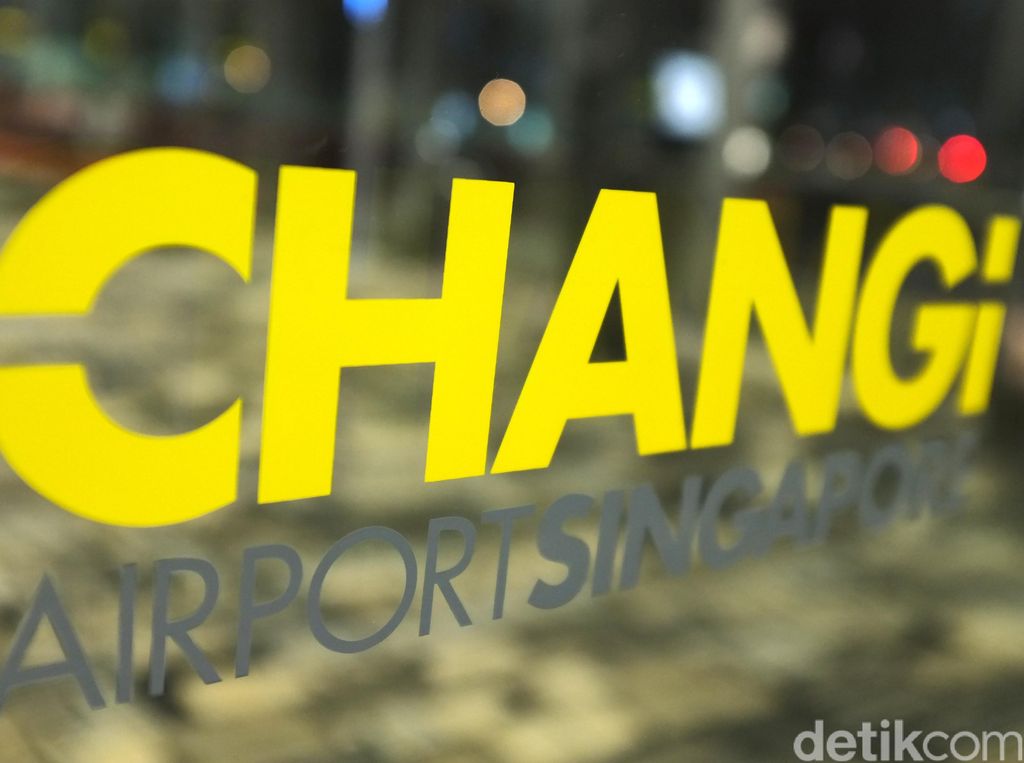 Jarang-jarang, Gangguan Sistem Imigrasi Picu Antrean Panjang di Changi Jarang-jarang, Gangguan Sistem Imigrasi Picu Antrean Panjang di Changi