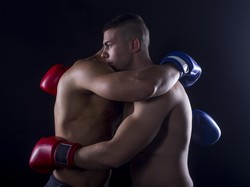 Mengapa Usai Berkonflik Pria Lebih Mudah Saling Memaafkan Dibanding Wanita?