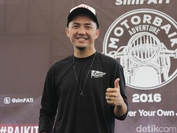 Omesh Rela Ulang Tahunnya Dirayakan di Aspal