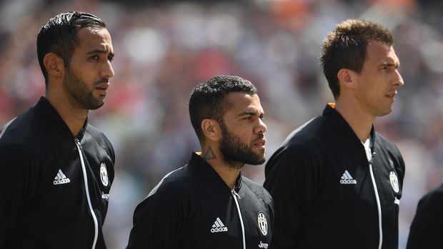 Dani Alves satu musim membela Juventus setelah menjalani musim yang luar biasa di Barcelona