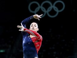 Viral, Ekspresi Orangtua Atlet Gimnastik saat Menyaksikan Anaknya Beraksi