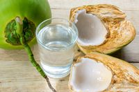Minum Air Kelapa Saat Sahur dan Buka Bikin Tubuh Bugar Seharian