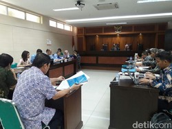 KPPU Lanjutkan Sidang Dugaan Kartel Daging Ayam oleh 12 Perusahaan