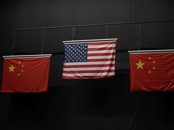 Balas AS, China Blacklist Produk Calvin Klein Hingga Tommy Hilfiger