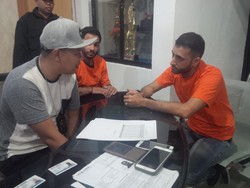 Pengakuan Para Imigran asal Irak yang Jadi Tukang Cukur di Puncak