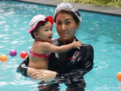 Cute! Putri Ruben Onsu dan Sarwendah Berbikini