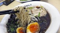 Hangat Gurih Ramen Berkuah Hitam Bertopping Tori Chashu