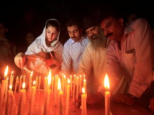 Taliban dan ISIS Sama-sama Mengklaim Bom Bunuh Diri di Rumah Sakit Pakistan Taliban dan ISIS Sama-sama Mengklaim Bom Bunuh Diri di Rumah Sakit Pakistan