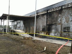 Polisi Selidiki Penyebab Kebakaran di Gudang Pabrik Kimia Cikarang