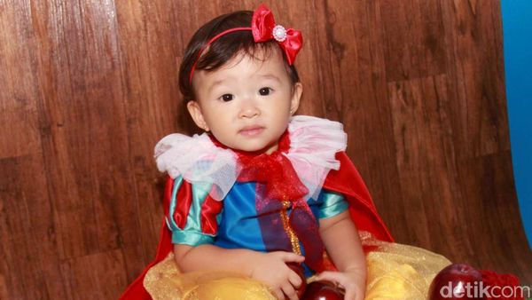 Putri Ruben Onsu dan Sarwendah Ngegemesin Jadi Snow White
