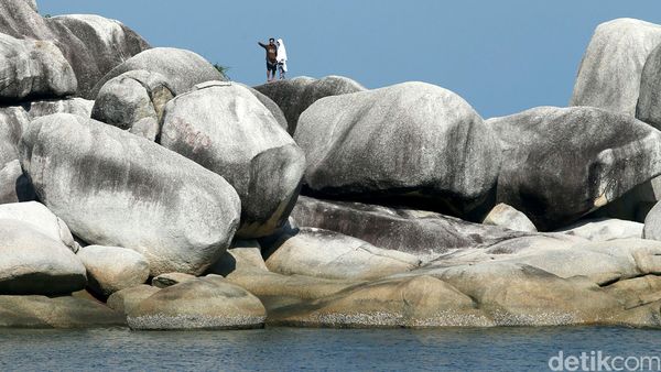 Menikmati Keindahan Pantai Tanjung Tinggi
