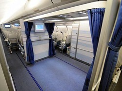 Alhamdulillah, Traveler Bisa Salat di Ruang Khusus Dalam Pesawat Arab Saudi