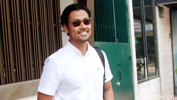 Girls, Chicco Jerikho Tetap Kece Tampil Simple