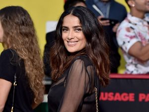 Tips Awet Muda dari Salma Hayek di Usia 50 Tahun
