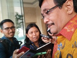 Di Tengah Kabar Deklarasi Cagub DKI, Djarot Datang ke Kantor PDIP