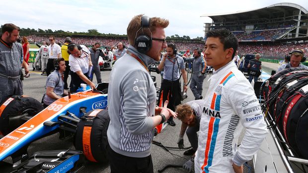 Setelah terakhir berlaga di F1 pada Juli 2016, Rio Haryanto kembali ke lintasan balap formula dengan menjajal mobil Formula E, Selasa (3/10).