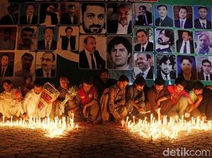 Sedih dan Marahnya Keluarga Korban Tewas Bom Bunuh Diri RS di Pakistan Sedih dan Marahnya Keluarga Korban Tewas Bom Bunuh Diri RS di Pakistan