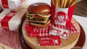 Gerai Wendys ke-50 yang Modern Minimalis Ada di Mal Ini