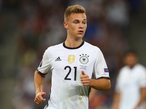 Daripada Pindah Klub, Bertahan di Bayern Lebih Menarik bagi Kimmich