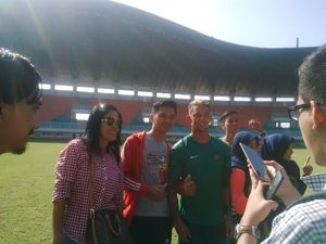 Ikut Seleksi Timnas, Irfan Bachdim Kebanjiran Permintaan Selfie dan Tanda Tangan