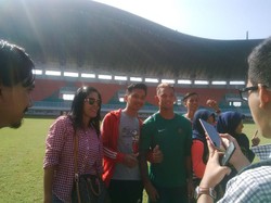 Ikut Seleksi Timnas, Irfan Bachdim Kebanjiran Permintaan Selfie dan Tanda Tangan
