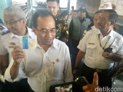 Menhub Budi Targetkan 800-an Perlintasan KA di Jabodetabek Hilang 2018