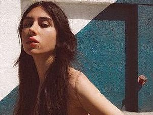 Rapunzel di Dunia Nyata, Selebgram Ini Pakai Rambut Panjangnya Jadi Baju