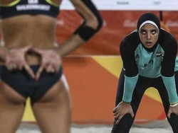 Jilbab dan Bikini Bertemu di Pertandingan Bola Voli Pantai Olimpiade