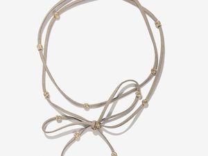 Model Choker Seperti Ini Tengah Jadi Favorit Fashionista di Musim Panas