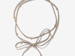 Model Choker Seperti Ini Tengah Jadi Favorit Fashionista di Musim Panas