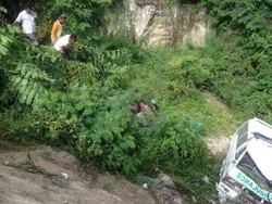 Ambulans Membawa Jenazah Masuk Jurang di Karo Sumut, 11 Orang Terluka