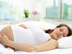 Saat Hamil Tua, Sebaiknya Hindari Tidur Telentang Terlalu Lama