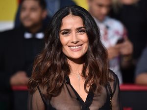 Ini yang Buat Salma Hayek Awet Muda Meski Tak Pernah Cuci Muka Saat Pagi