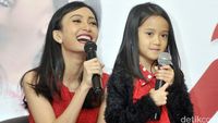 Like Mother Like Daughter! Artika Sari Devi dan Putrinya