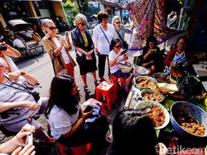 Disuguhi Bebek Pantura dan Rib Eye Steak yang Menggoyang Lidah