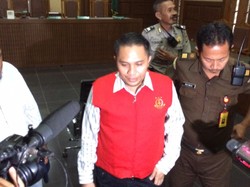 Terbukti Aniaya 3 Pembantu, Eks Anggota DPR Ivan Haz Dihukum 1,5 Tahun Penjara
