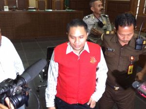 Terbukti Aniaya 3 Pembantu, Eks Anggota DPR Ivan Haz Dihukum 1,5 Tahun Penjara Terbukti Aniaya 3 Pembantu, Eks Anggota DPR Ivan Haz Dihukum 1,5 Tahun Penjara