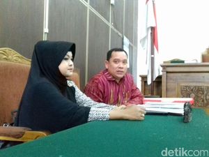Gugat KPK, Istri Kakak Saipul Jamil Menangis dan Mengaku Sakit Jantung