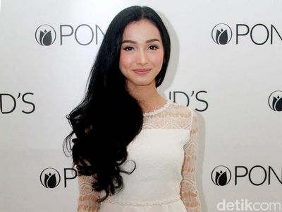 Cantiknya Tya Arifin